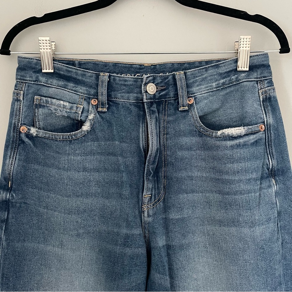 American Eagle Mom Jeans Frayed Hem - Picture 4 of 11